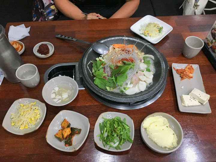 Zuppa con polipo e verdure coreana