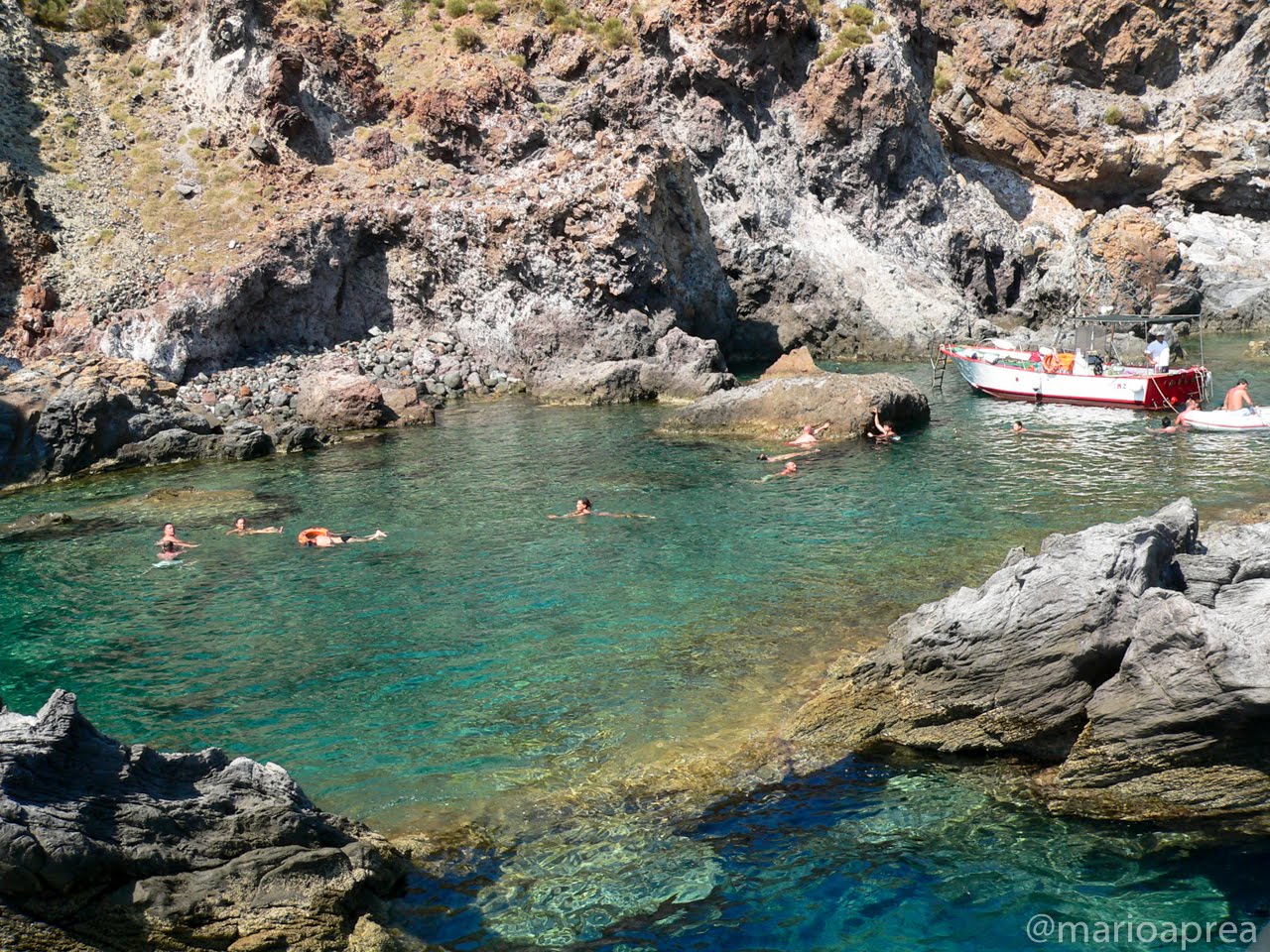 Bagni nelle insenature di vulcano