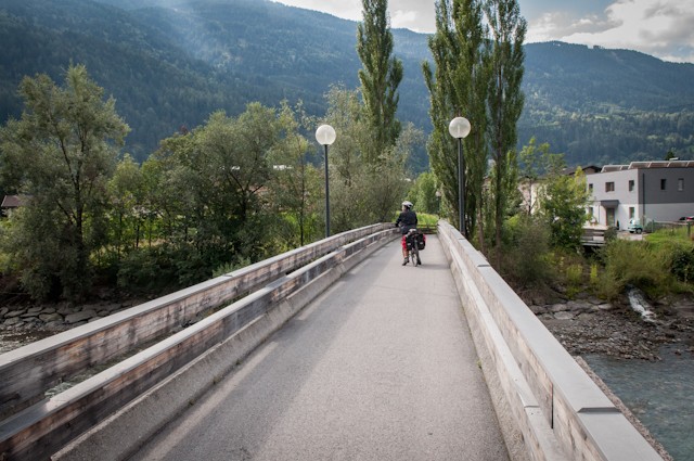 Thumbnail Simona attraversa il ponte